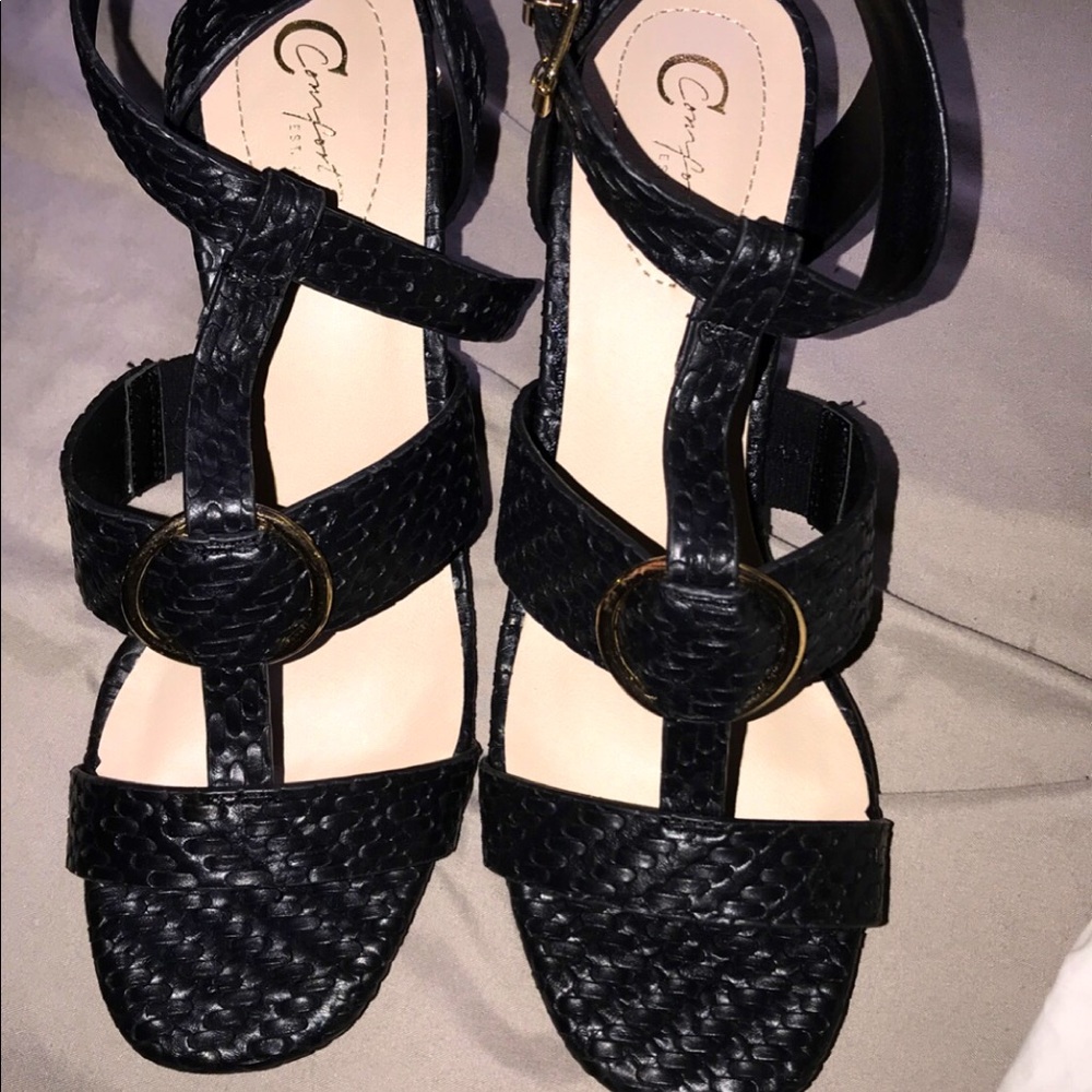 Size 8 black Cato heel like new in box